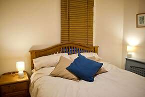 Newly Refurbed Home With Free Parking