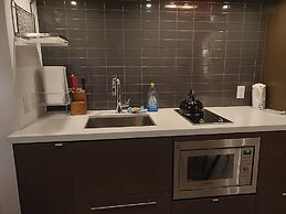 Amazing Royal Suites Yorkville