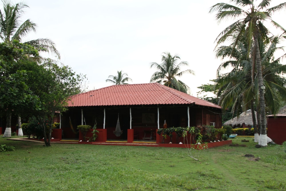 Paraiso Beach Hotel