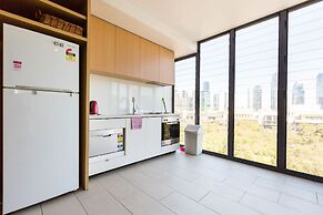 Leila, 1BDR Melbourne Apartment