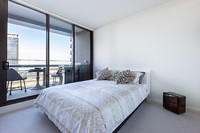 Sabrina, 2BDR Docklands Apartment