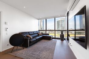 Sabrina, 2BDR Docklands Apartment
