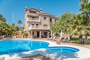 Cubo's Villa Dos Reyes
