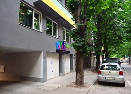 Visito Apart House