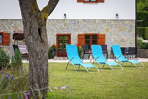 Green Lakes House