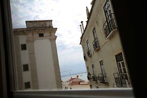 Alfama Right Point