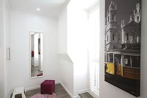 Alfama Right Point