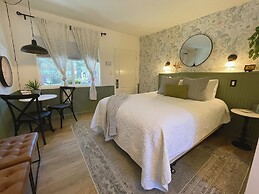 Emerald Valley Inn
