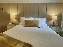 Emerald Valley Inn