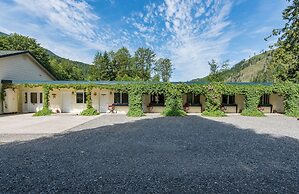 Emerald Valley Inn