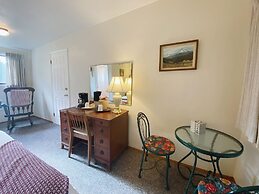 Emerald Valley Inn