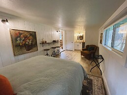 Emerald Valley Inn