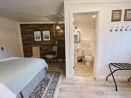 Emerald Valley Inn