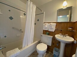 Emerald Valley Inn