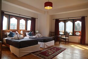 Hotel Golden Roots