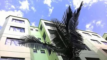 Pinnacle Court Apartments