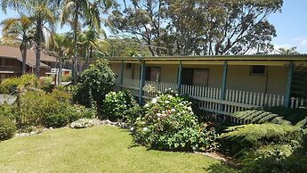 Tabourie Lake Motel