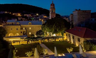 Puteus Palace Brac