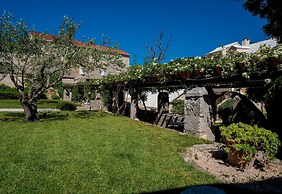 Puteus Palace Brac