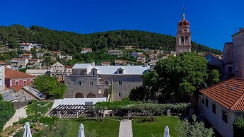 Puteus Palace Brac