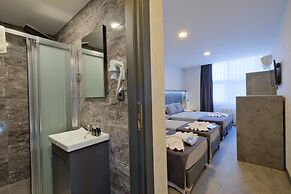 The Queen Hotel