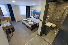 The Queen Hotel