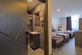The Queen Hotel