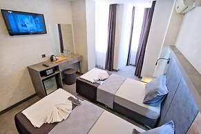 The Queen Hotel