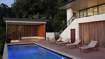 Nikao Luxury Villa