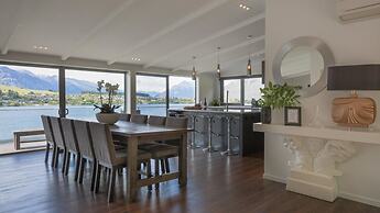 Lakehouse Lakefront
