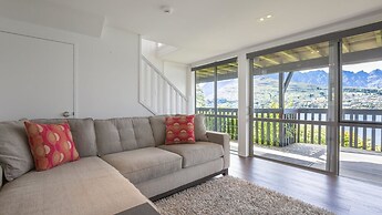 Lakehouse Lakefront