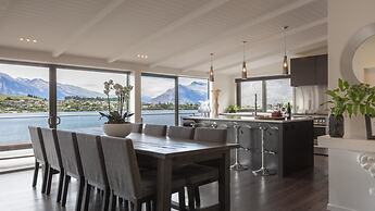 Lakehouse Lakefront