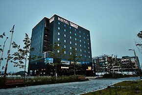 Hotel Wanted