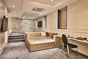 Hotel Wanted