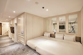 Hotel Wanted