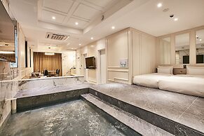 Hotel Wanted
