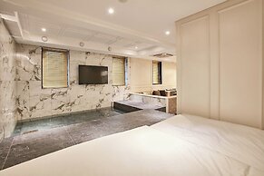 Hotel Wanted