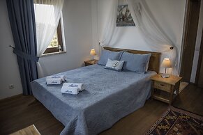 Alesta Hotel