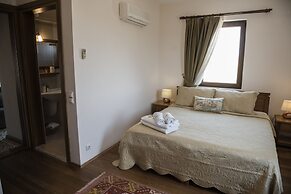 Alesta Hotel
