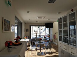 Hotel @ Syngrou Fix
