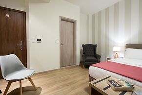 Hotel @ Syngrou Fix