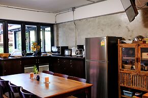 Baan Lung Poshtel - Hostel