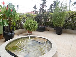 Samra Court