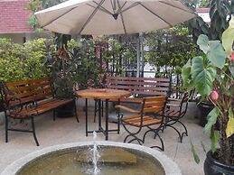 Samra Court