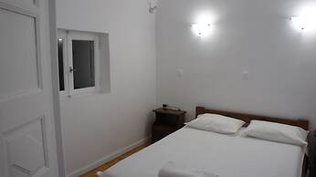 Marcos Rooms