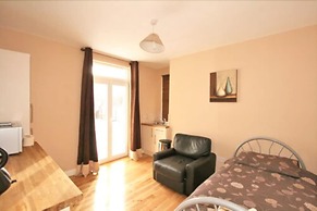 Central Studios Gloucester Road by Rooms Booked - Free Parking