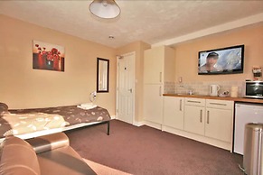 Central Studios Gloucester Road by Rooms Booked - Free Parking
