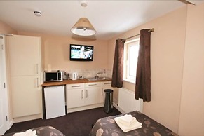 Central Studios Gloucester Road by Rooms Booked - Free Parking