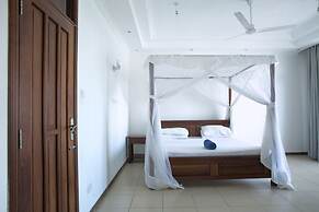 Almasi Oceanfront Apartment