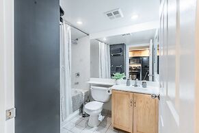 AOC Suites - Heart of Downtown  Condo